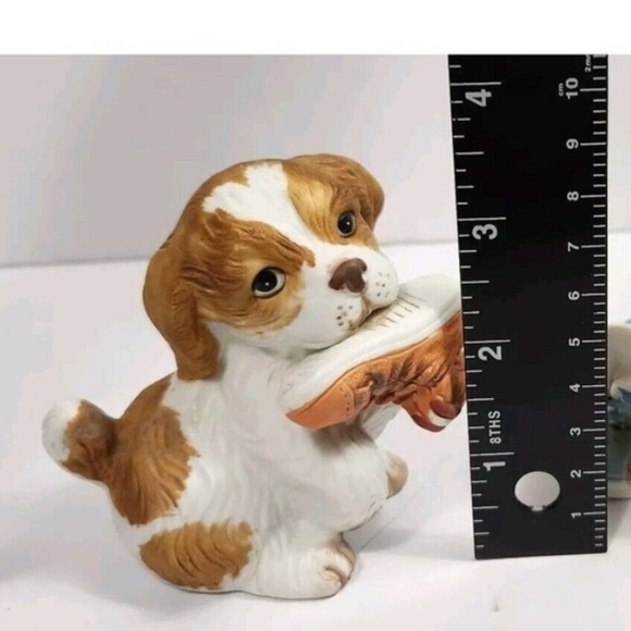 1 Vintage HOMCO Porcelain Cocker SpanielPuppy Figurine w/Shoe/Boot - Picture 2 of 2